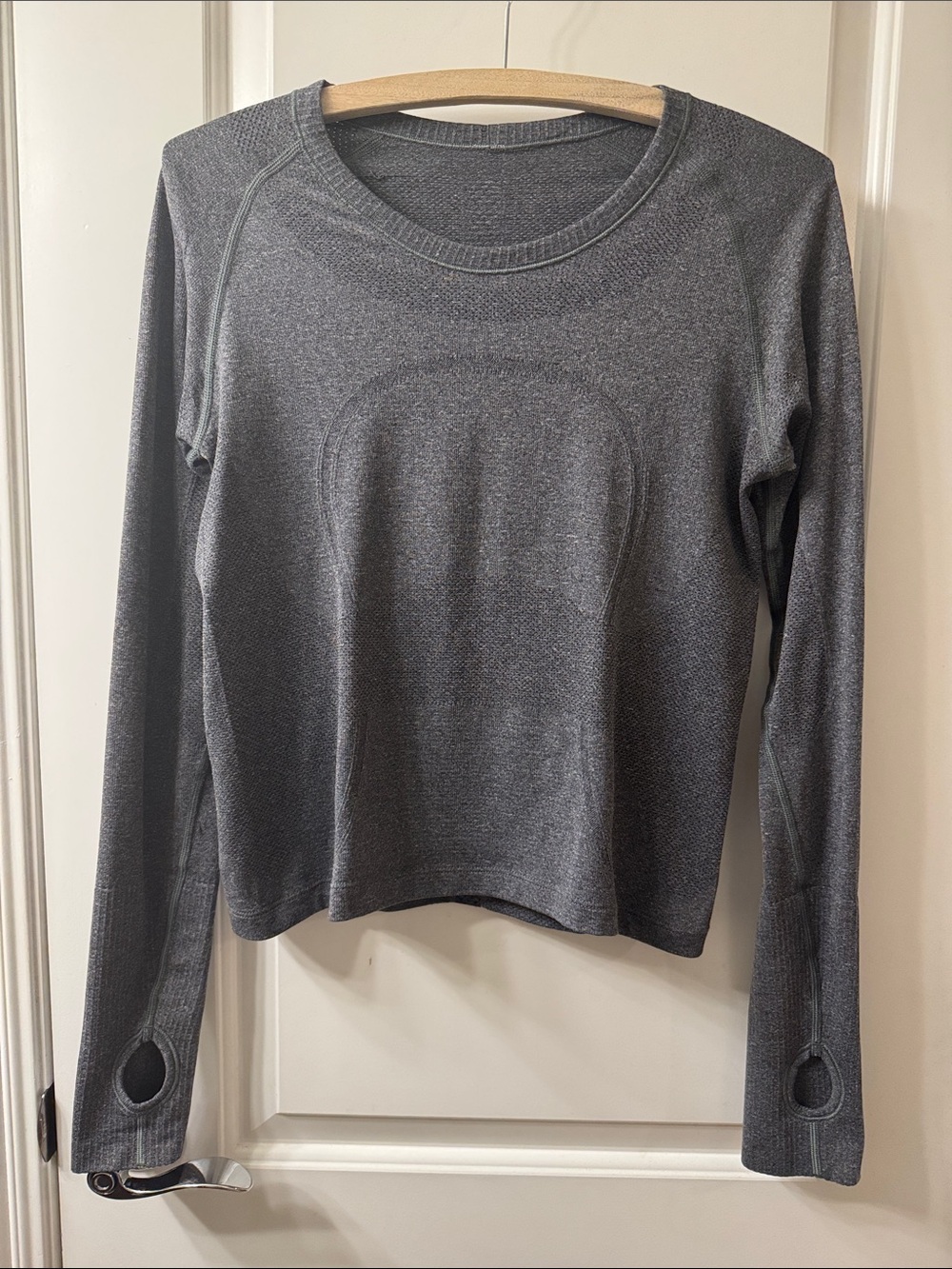 Lululemon Swiftly Tech Long-Sleeve Shirt Waist Length in Heathered Black Size 8